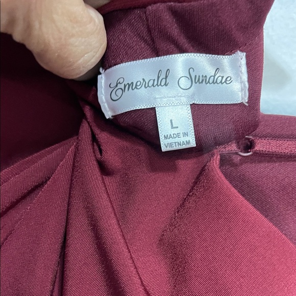 Emerald Sundae Burgundy Mini Dress Size Large PTP 17”-19” EUC - Picture 7 of 10
